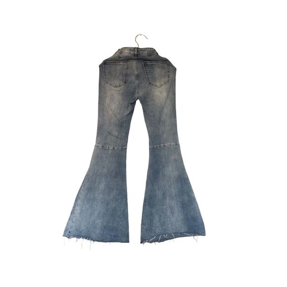 Wishlist Medium Wash High Waisted Flare Leg Jean Size Medium frayed hem - Picture 3 of 8